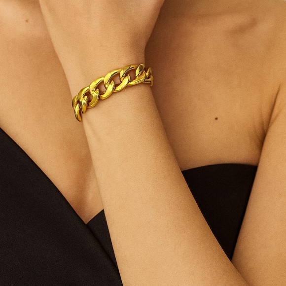 Zara Jewelry - Fashionable Gold  Tone Chain Bracelet